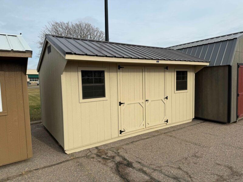 Beige Quaker shed in shed lot